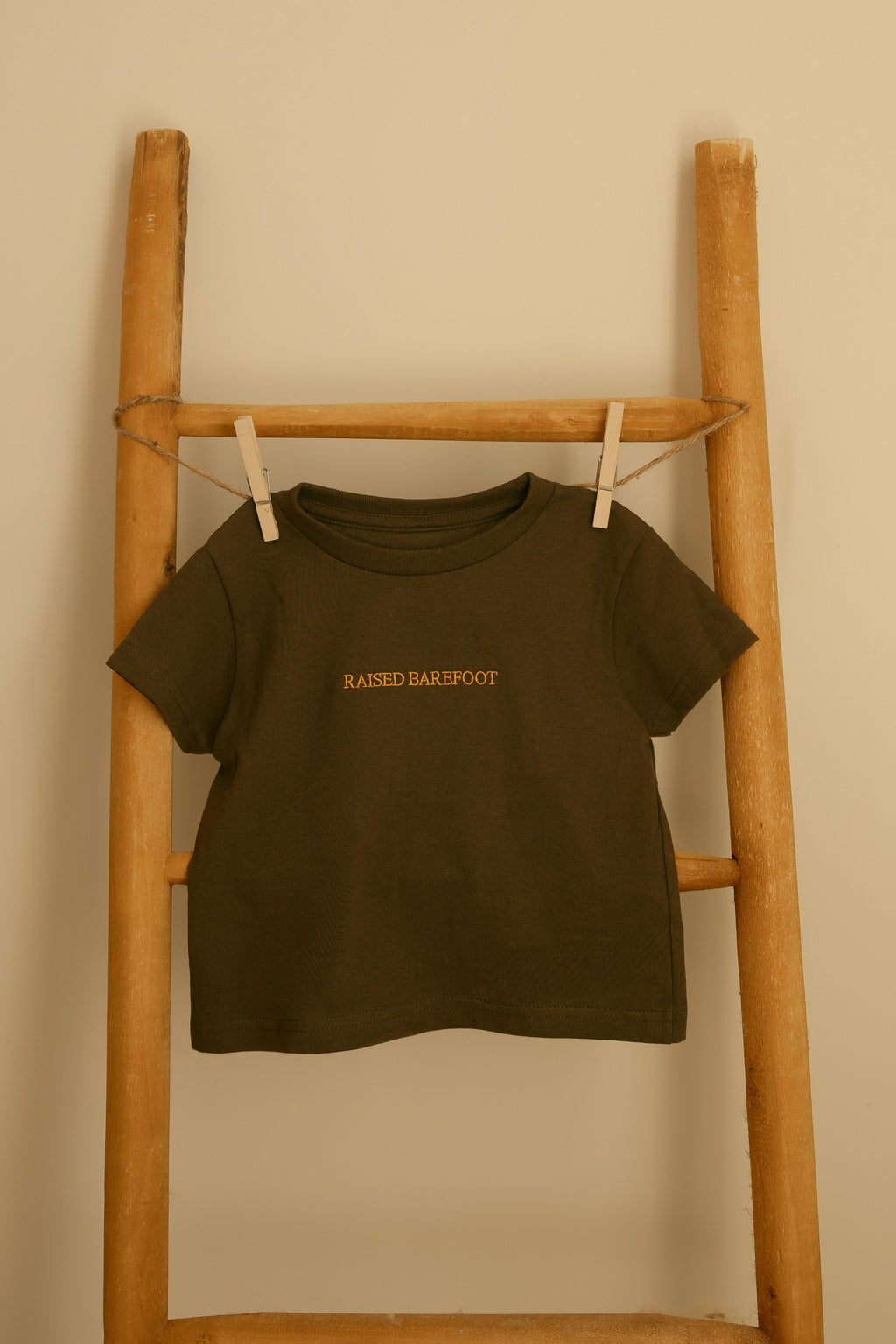 RAISED BAREFOOT TEE